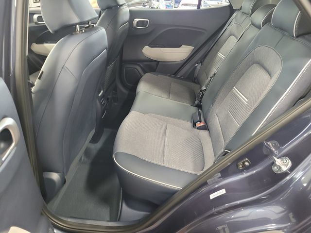 Used 2025 Hyundai Venue Limited FWD image 16