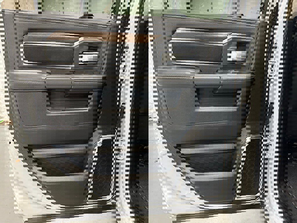 Used 2024 RAM 3500 Laramie image 41