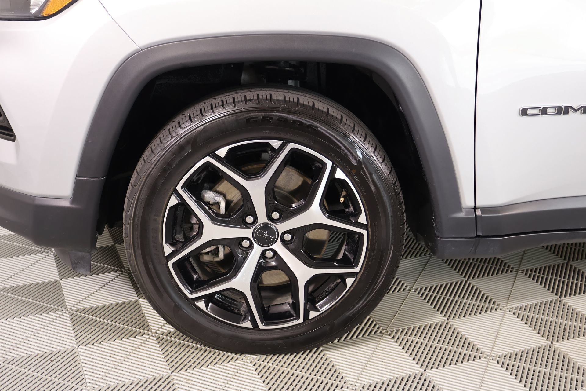 Used 2025 Jeep Compass Limited AWD/4WD image 16