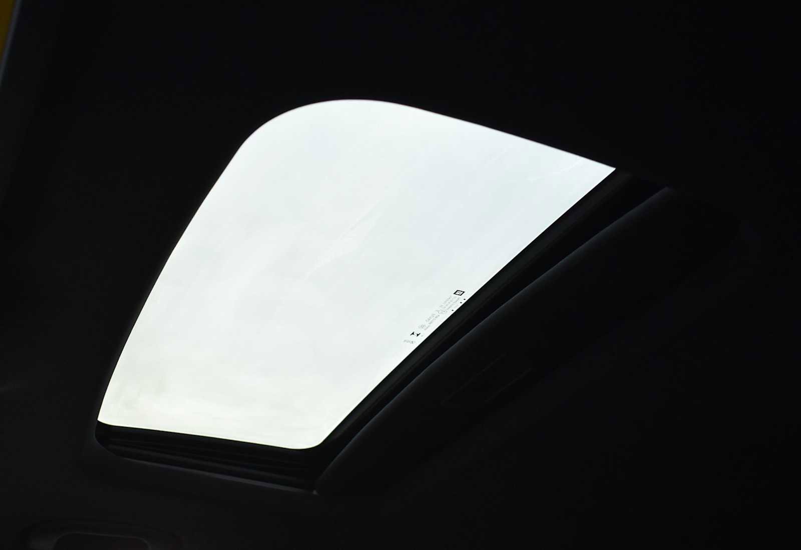 Used 2025 Chevrolet Trax RS w/ Sunroof Package image 13