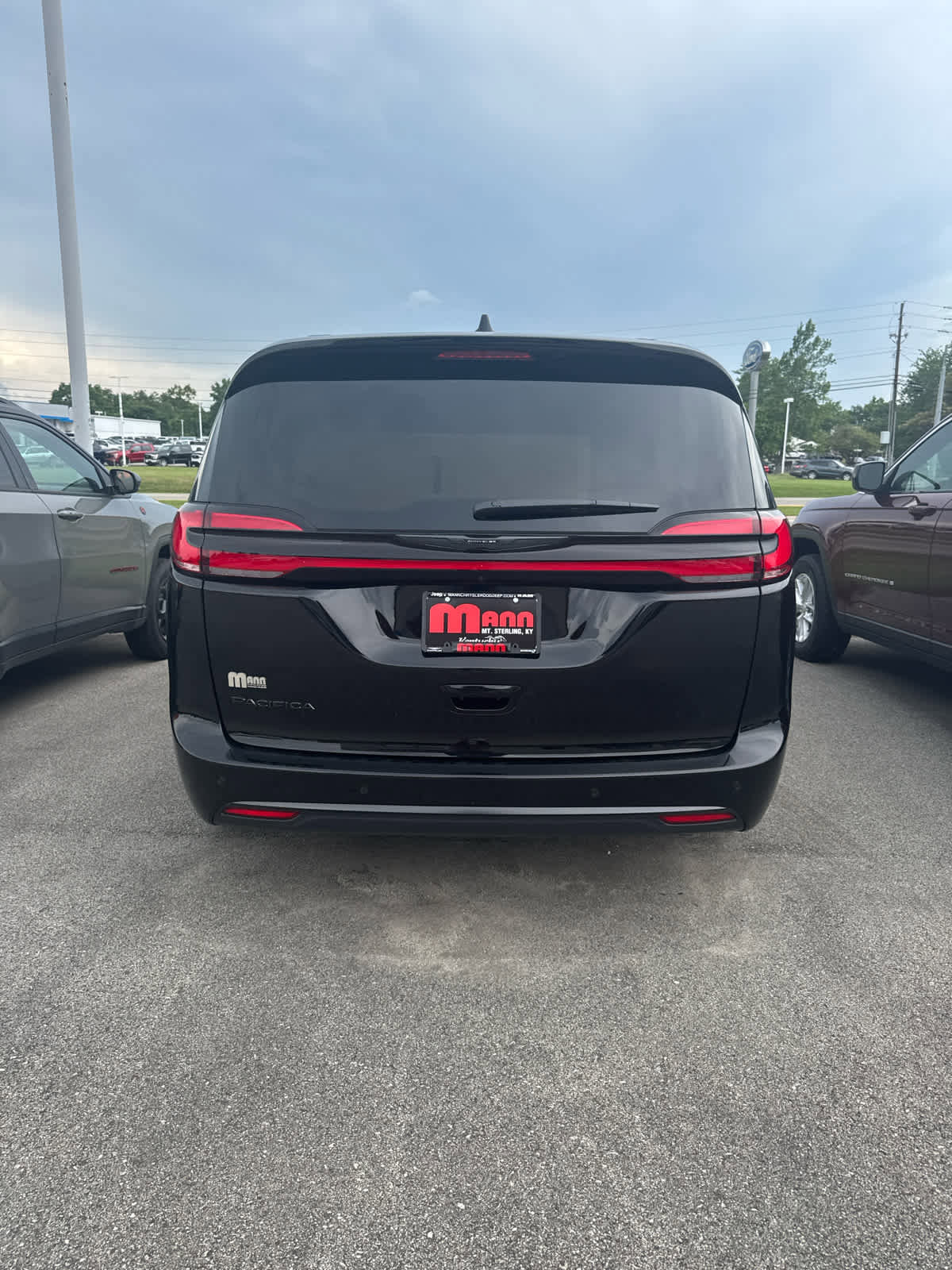 New 2025 Chrysler Pacifica Select w/ Fav Edition Package image 5