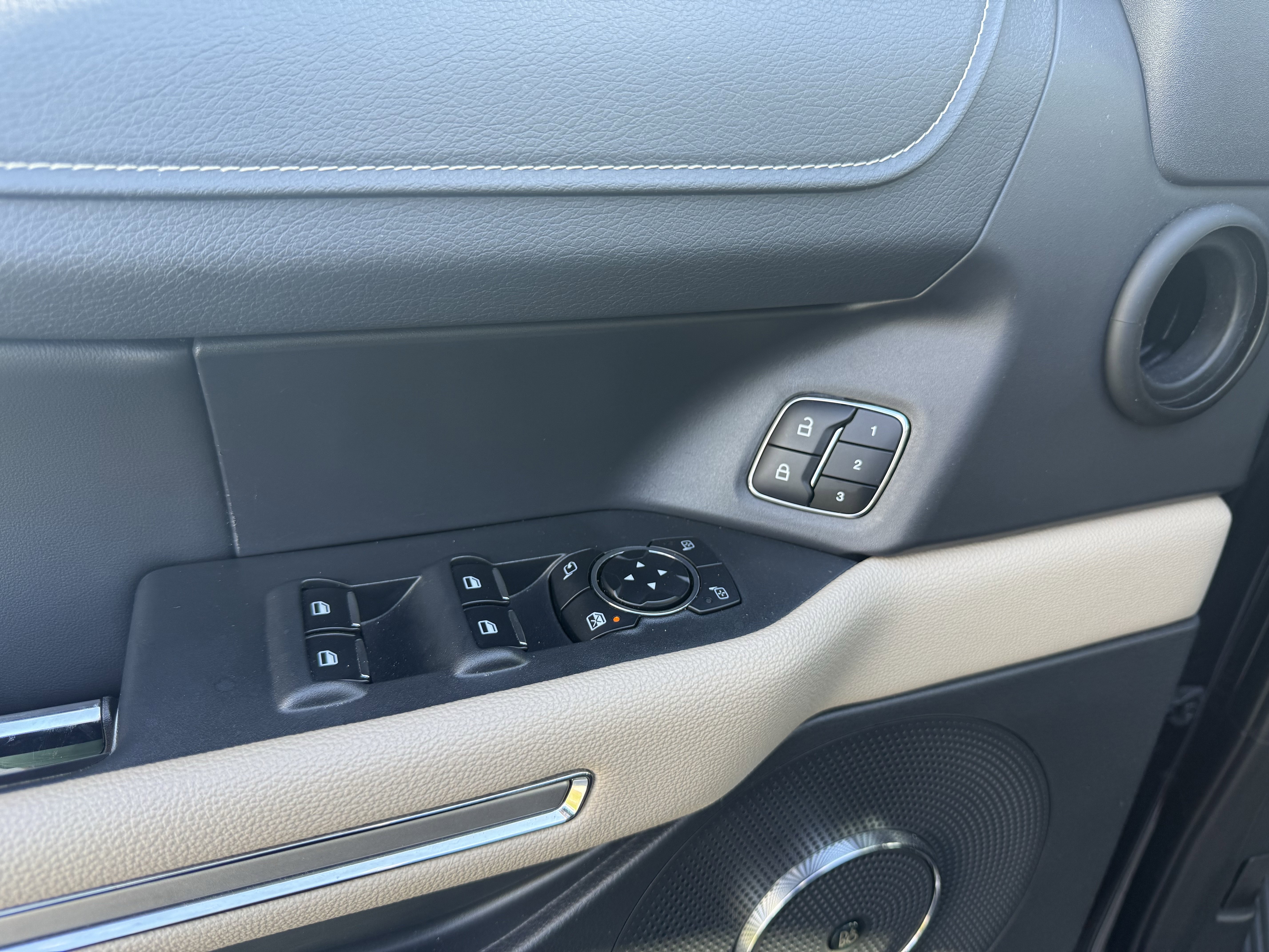 Used 2024 Ford Expedition Limited image 13