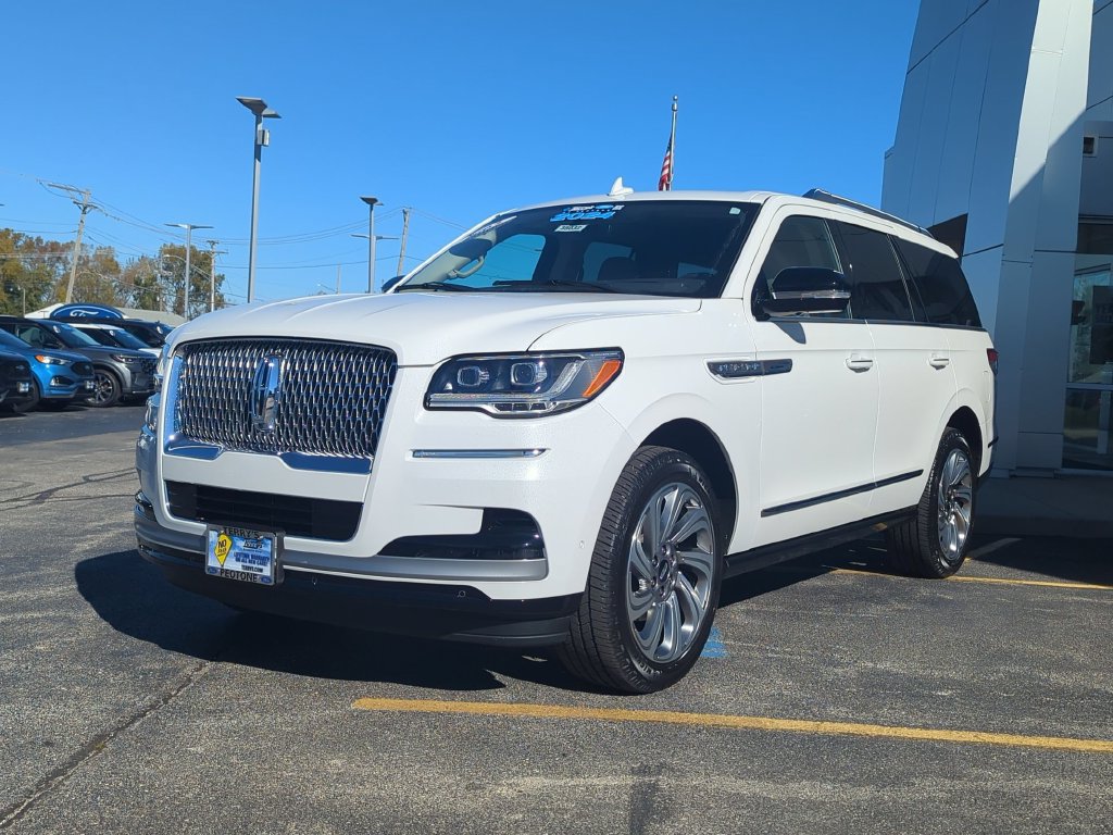Used 2024 Lincoln Navigator Reserve AWD/4WD image 7