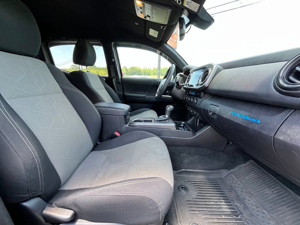 Used 2021 Toyota Tacoma TRD Sport AWD/4WD image 28