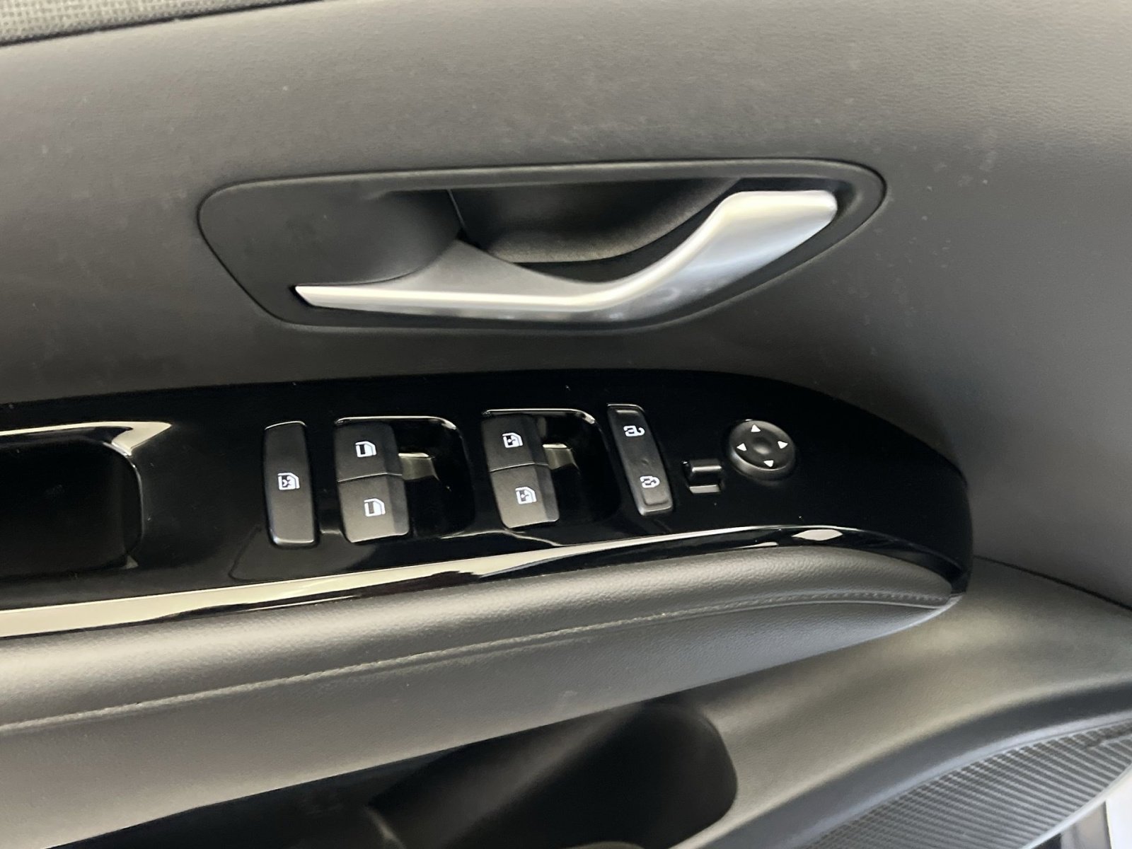 Used 2022 Hyundai Santa Cruz Limited image 13