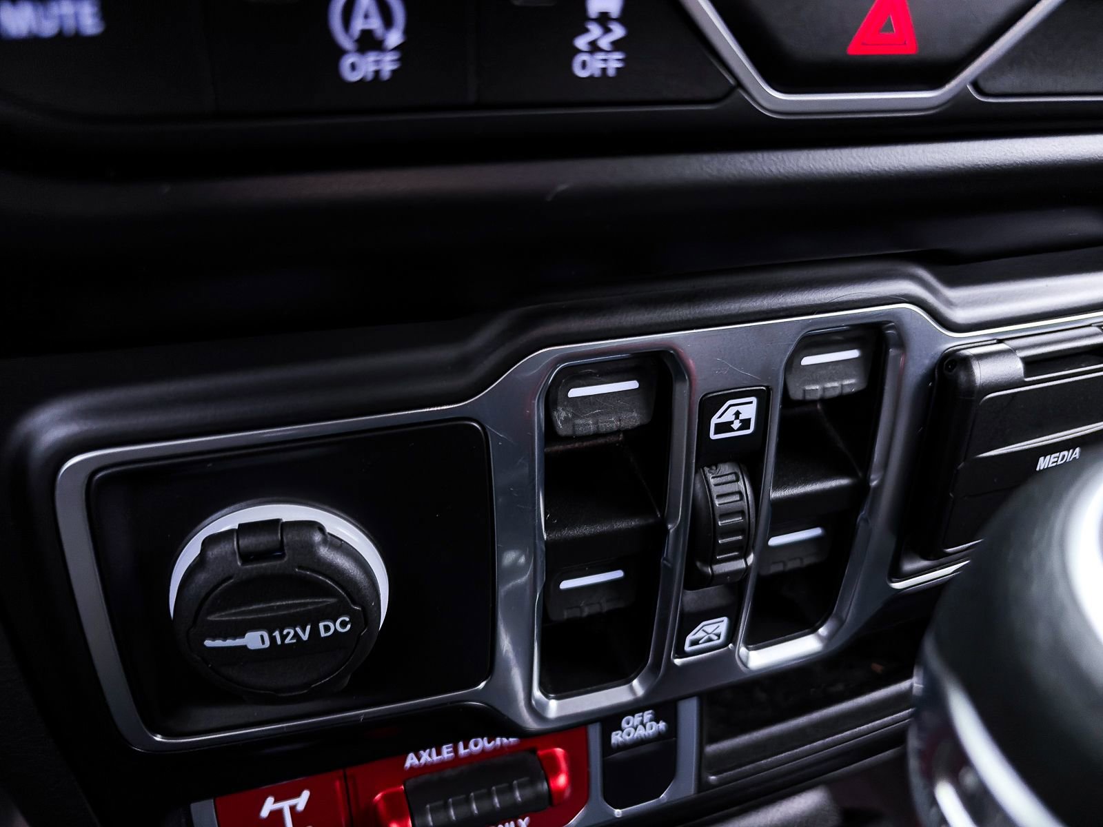 Used 2021 Jeep Gladiator Mojave w/ Cold Weather Group AWD/4WD image 22