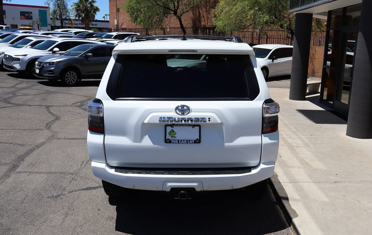 Used 2022 Toyota 4Runner SR5 AWD/4WD image 10