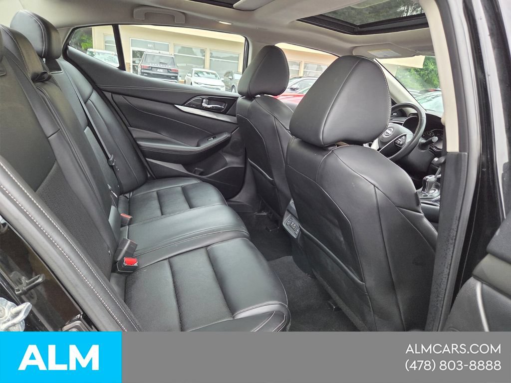 Used 2023 Nissan Maxima SL FWD image 12
