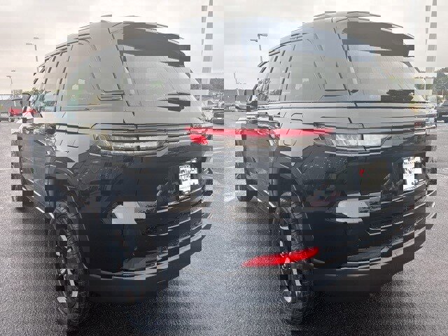 New 2025 Jeep Grand Cherokee Limited image 6