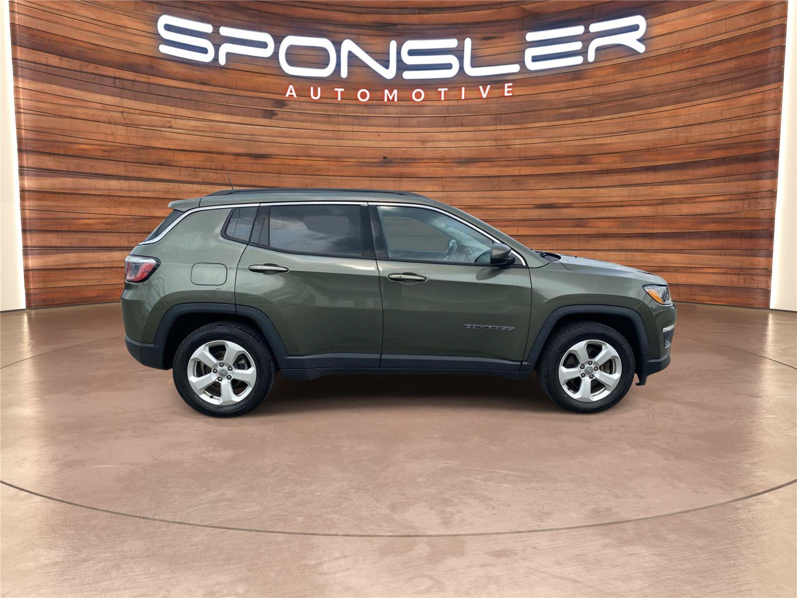 Used 2018 Jeep Compass Latitude w/ Popular Equipment Group FWD image 8
