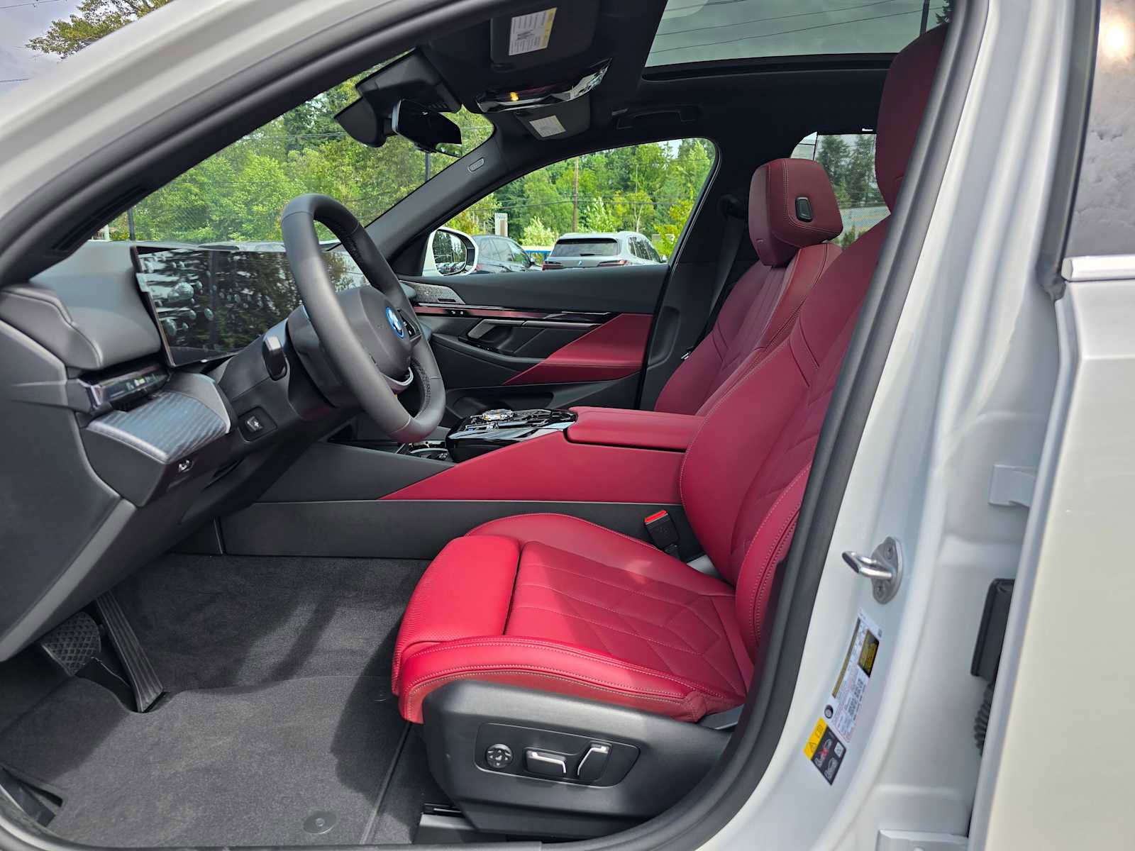 Used 2026 BMW i5 eDrive40 w/ Executive Package RWD image 21