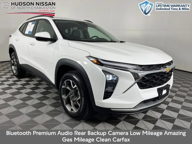 Used 2024 Chevrolet Trax LT w/ Driver Confidence Package FWD image 1
