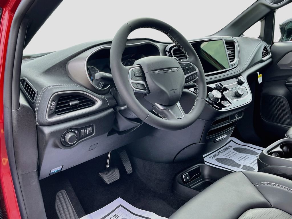 New 2027 Chrysler Pacifica Select FWD image 9