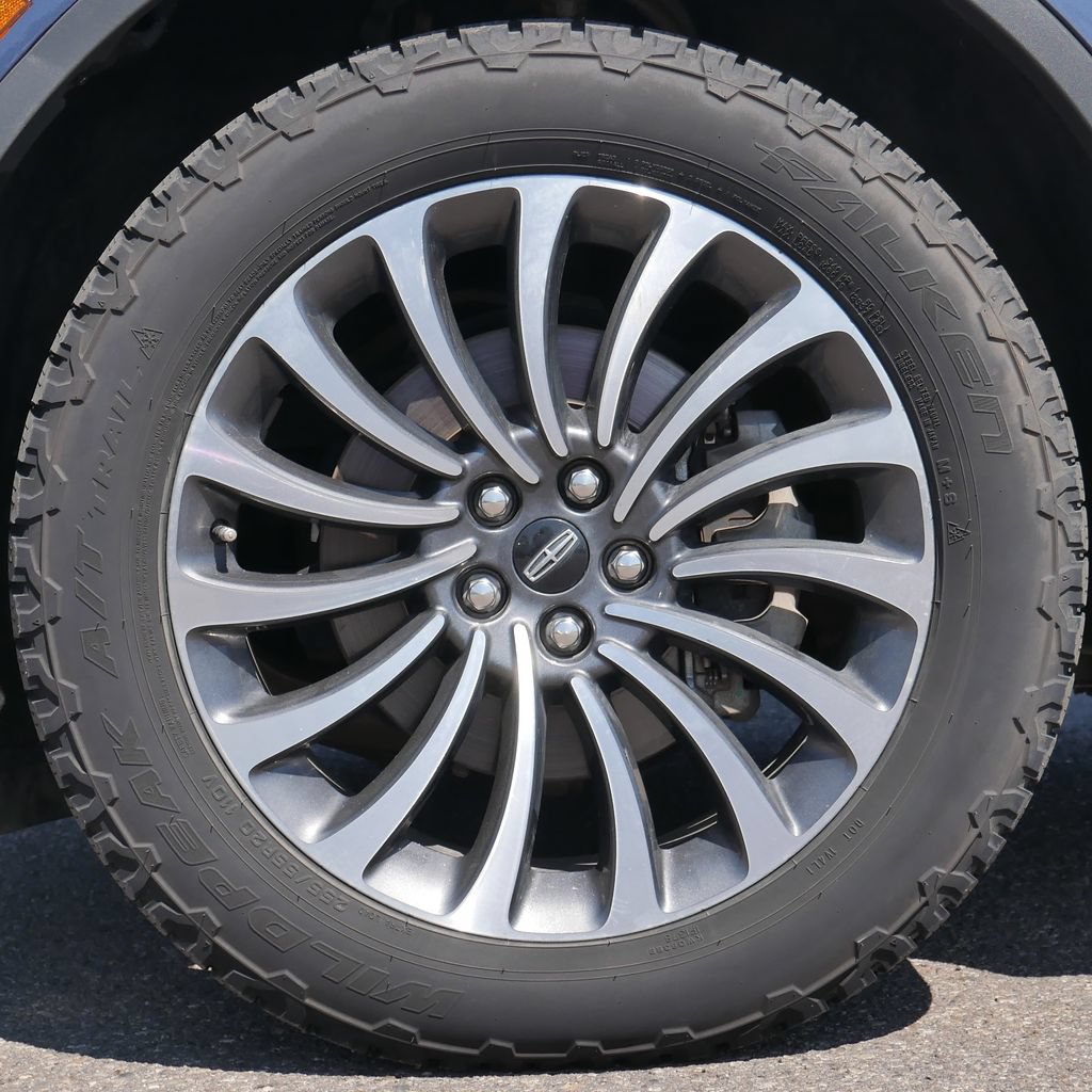 Used 2021 Lincoln Aviator Reserve w/ Elements Package Plus AWD/4WD image 16