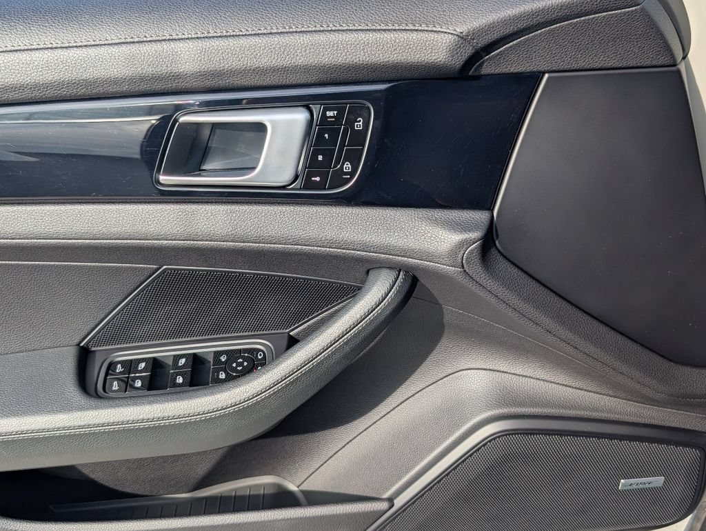Certified 2019 Porsche Panamera image 20