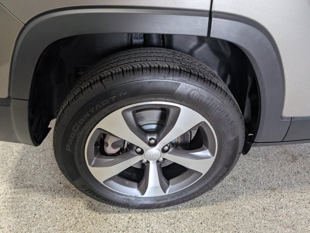 Used 2021 Jeep Cherokee Limited AWD/4WD image 11