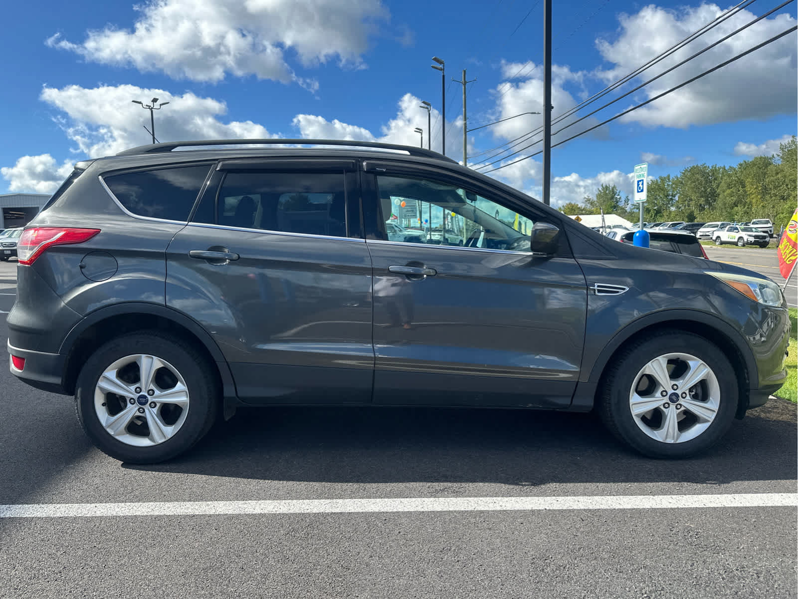 Used 2016 Ford Escape SE w/ Equipment Group 201A AWD/4WD image 8