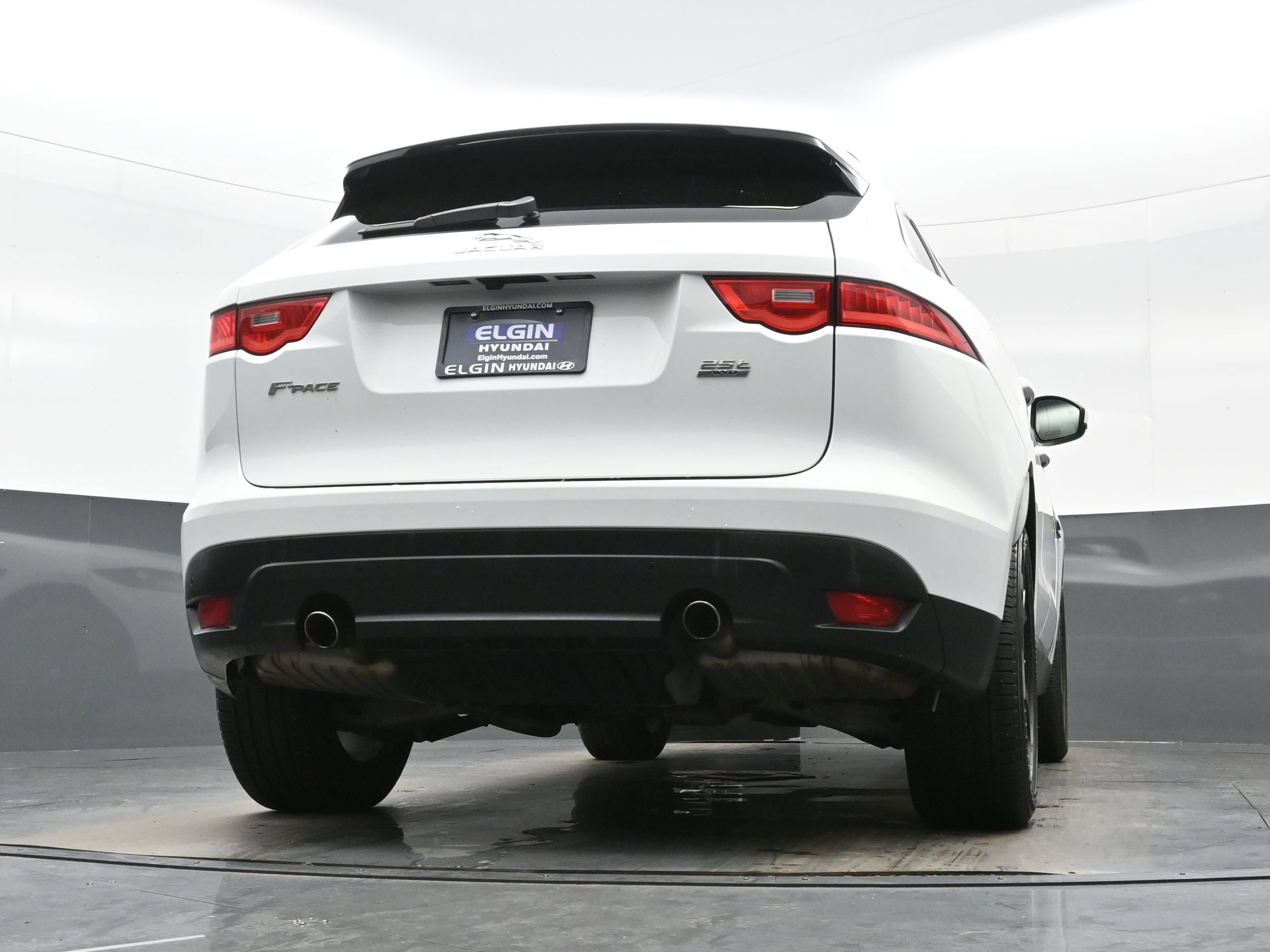 Used 2018 Jaguar F-PACE Premium image 31