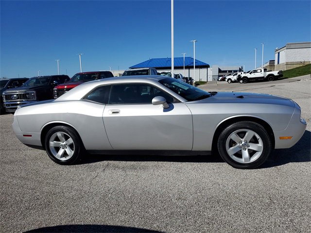Used 2010 Dodge Challenger SE image 3