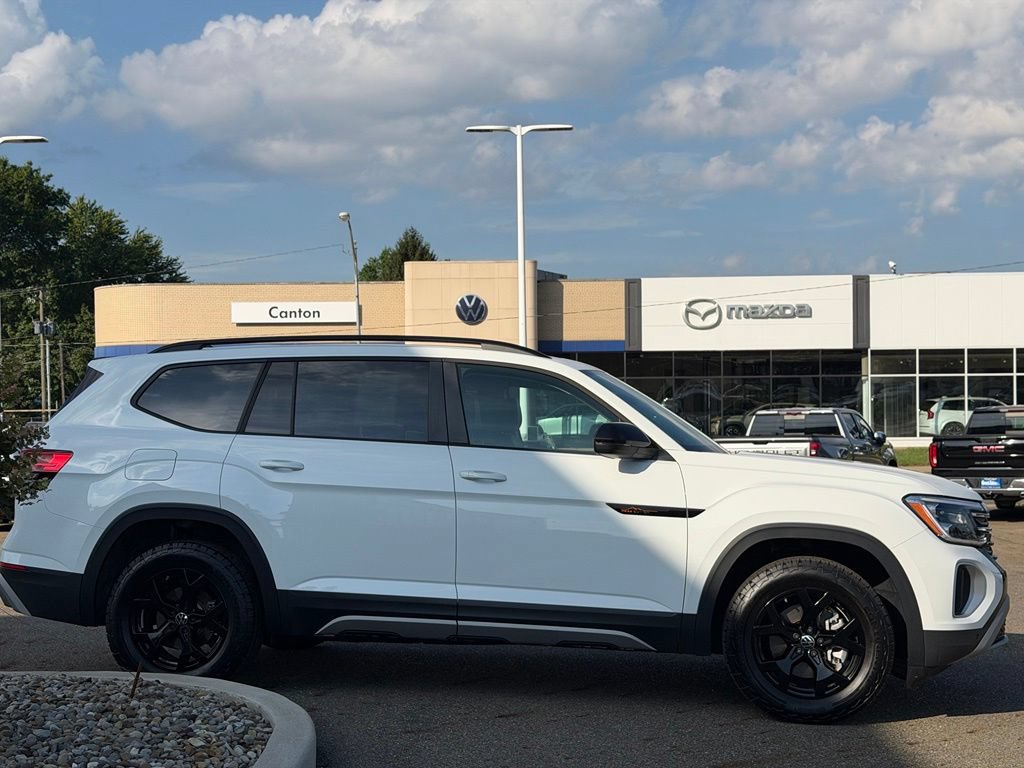 Used 2024 Volkswagen Atlas Peak Edition SE AWD/4WD image 6