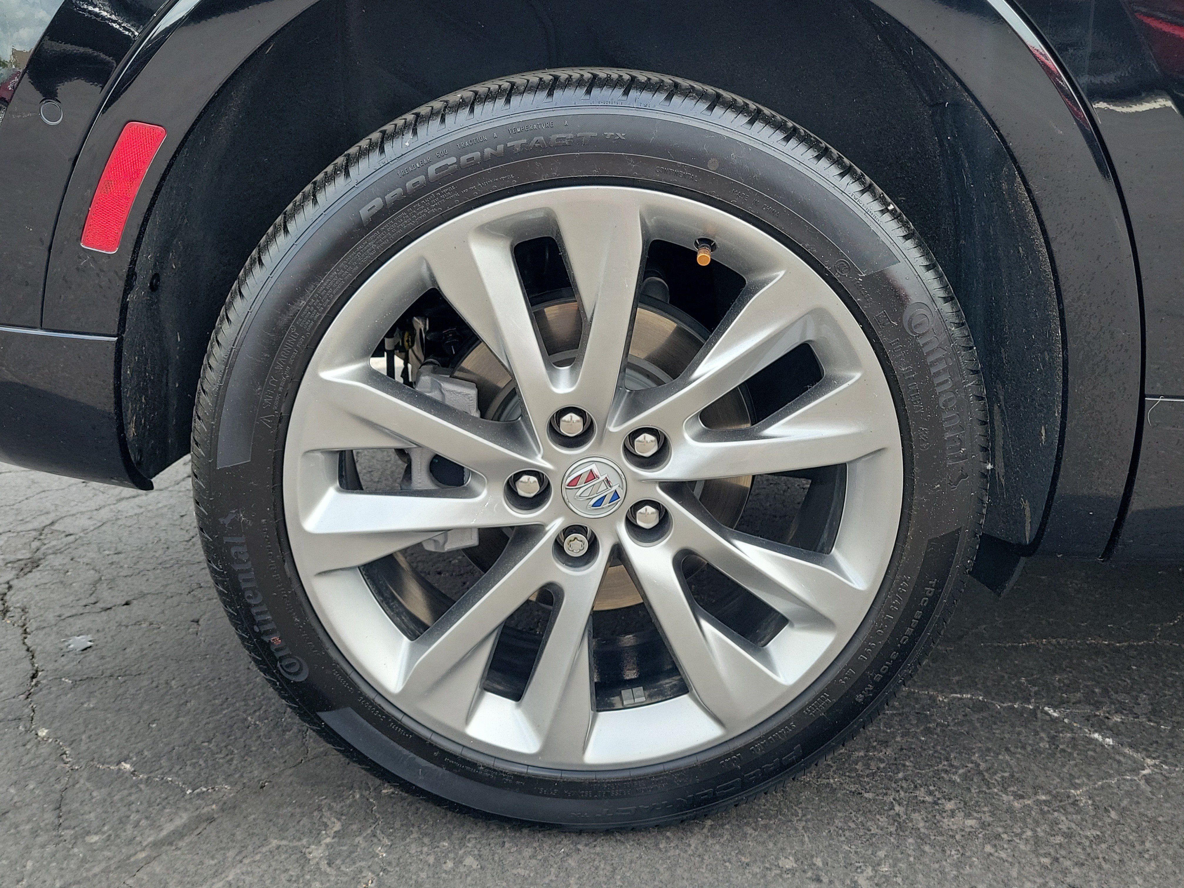 Used 2022 Buick Envision Avenir w/ Technology Package II FWD image 5