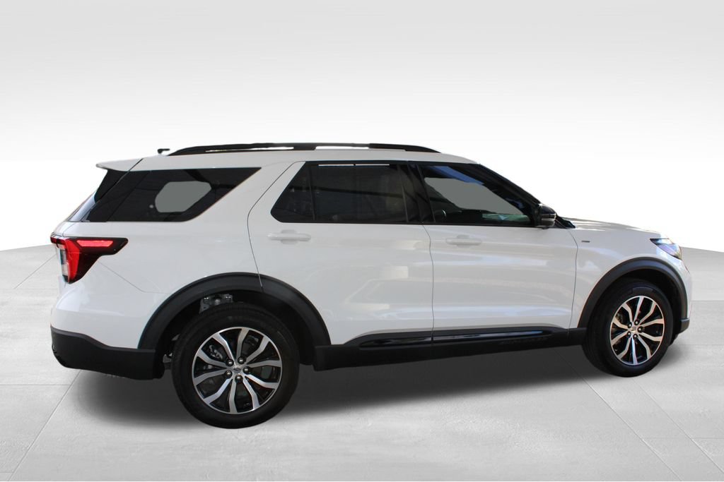 Used 2025 Ford Explorer ST-Line AWD/4WD image 17