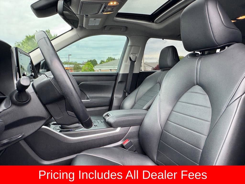 Used 2020 Toyota Highlander XLE FWD image 17