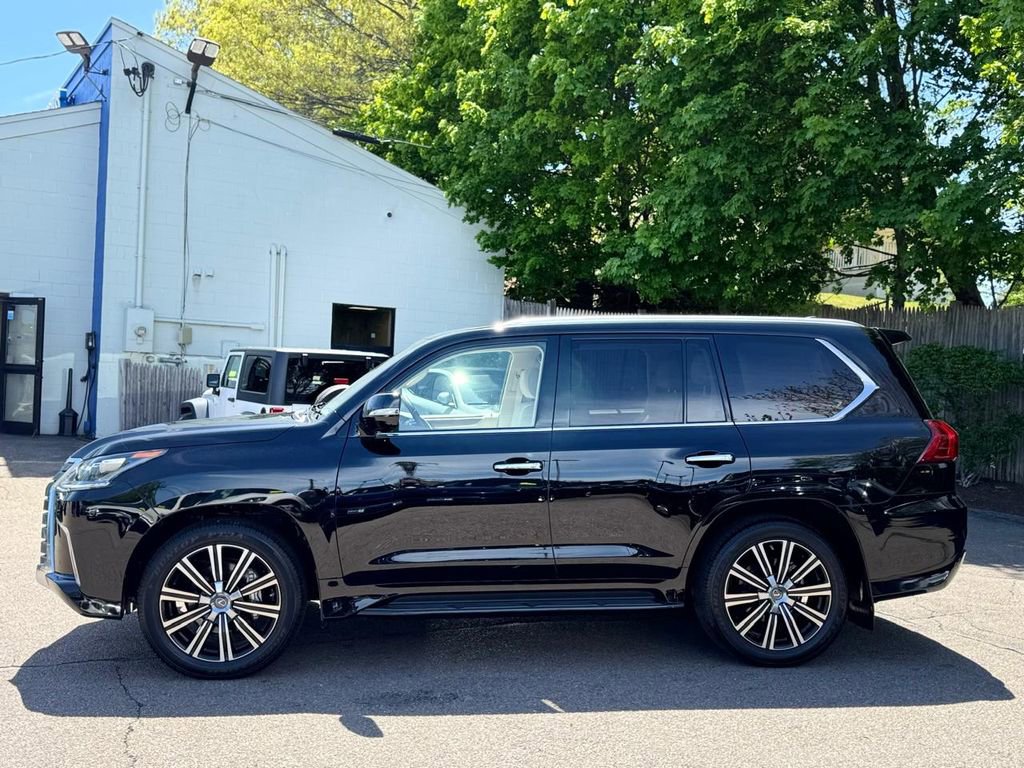 Used 2021 Lexus LX 570 4WD w/ Luxury Package image 3