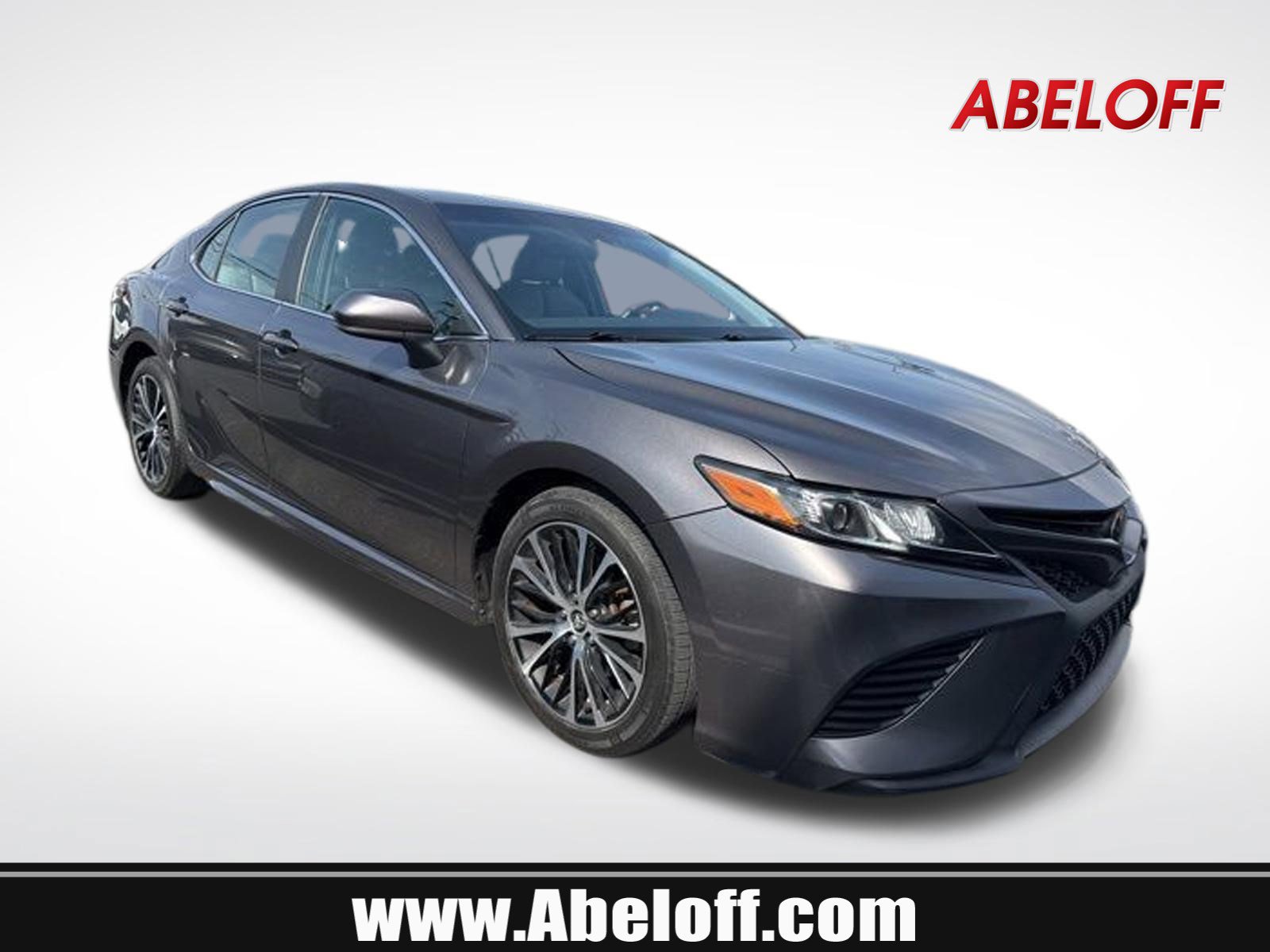 Used 2018 Toyota Camry SE image 1