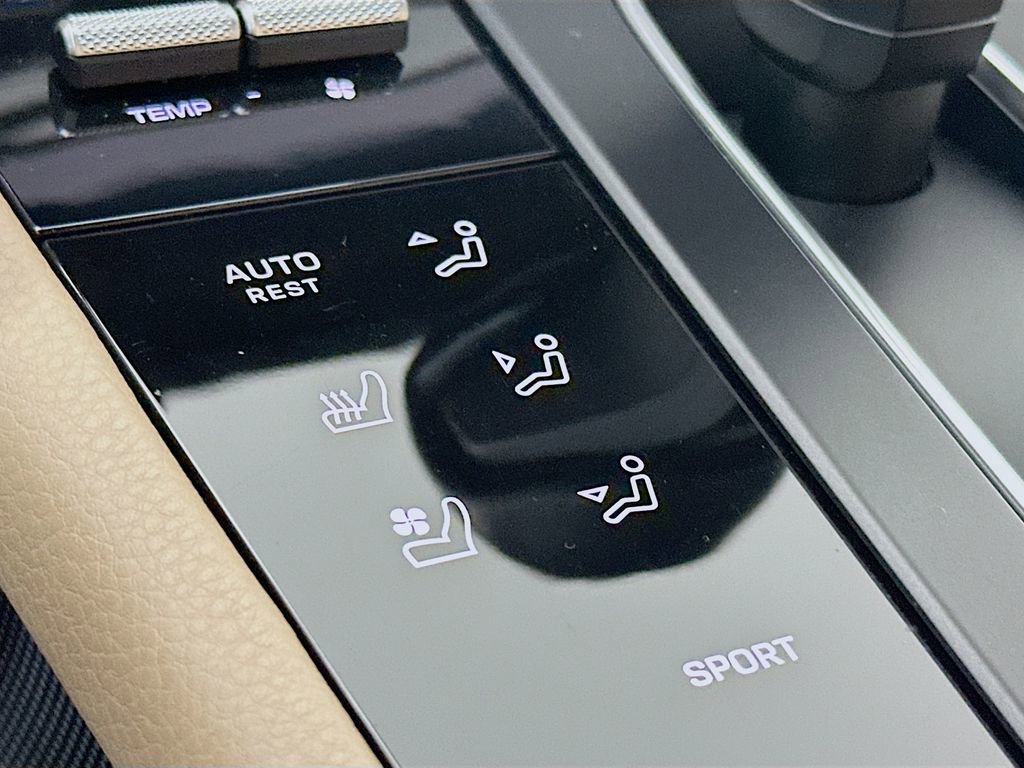 Certified 2023 Porsche Macan image 22