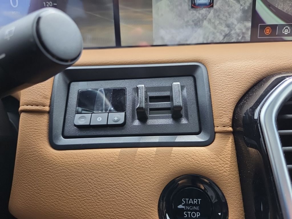 Used 2025 Nissan Armada Platinum Reserve image 36