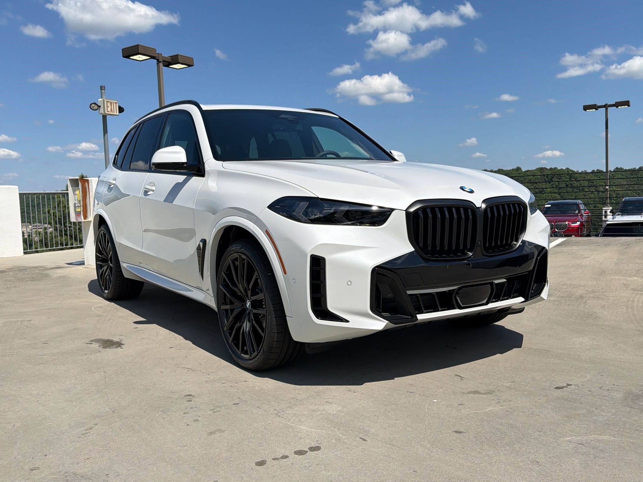 New 2026 BMW X5 xDrive40i w/ M Sport Package AWD/4WD image 6