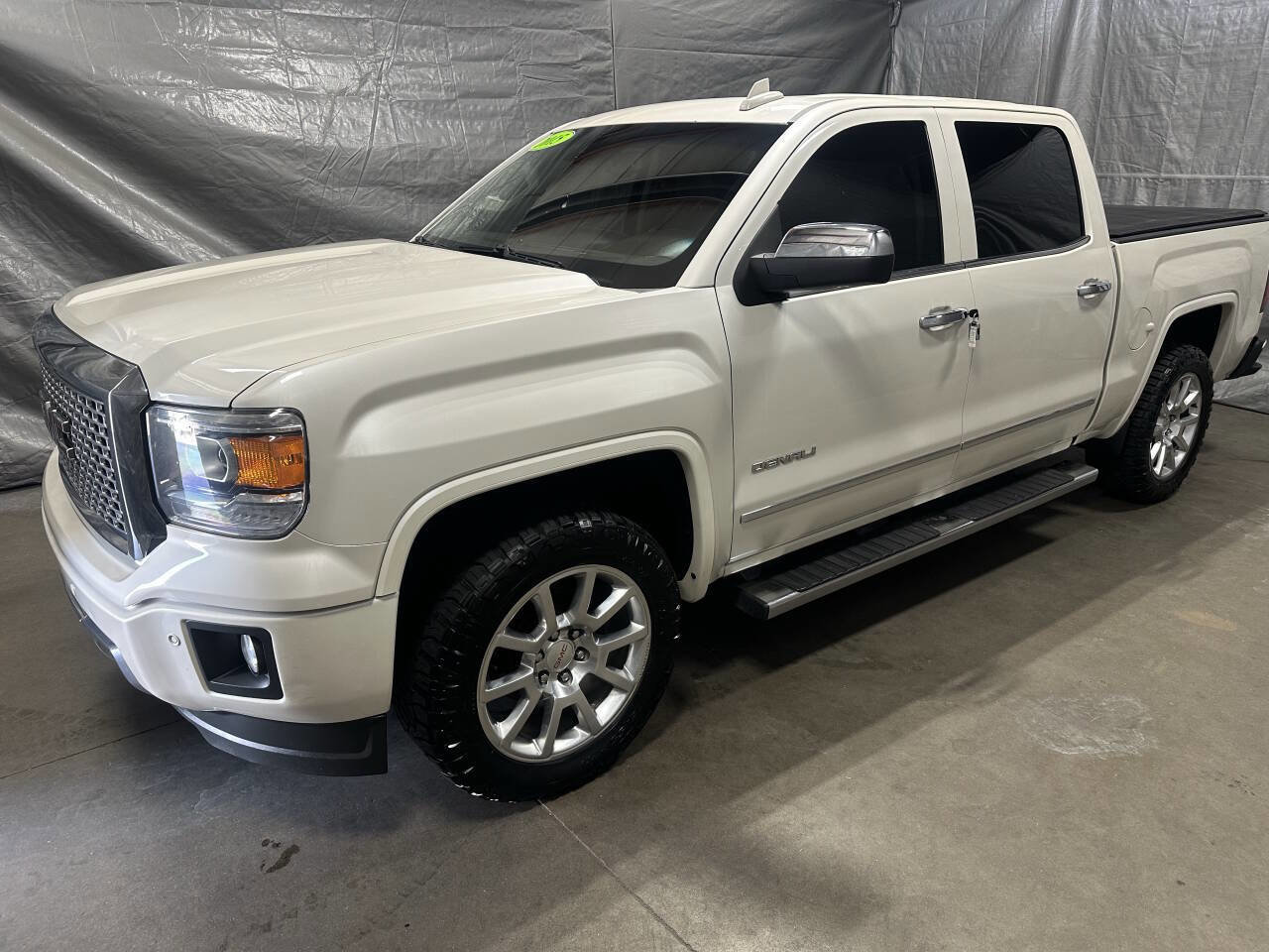 Used 2015 GMC Sierra 1500 Denali w/ Driver Alert Package AWD/4WD image 3