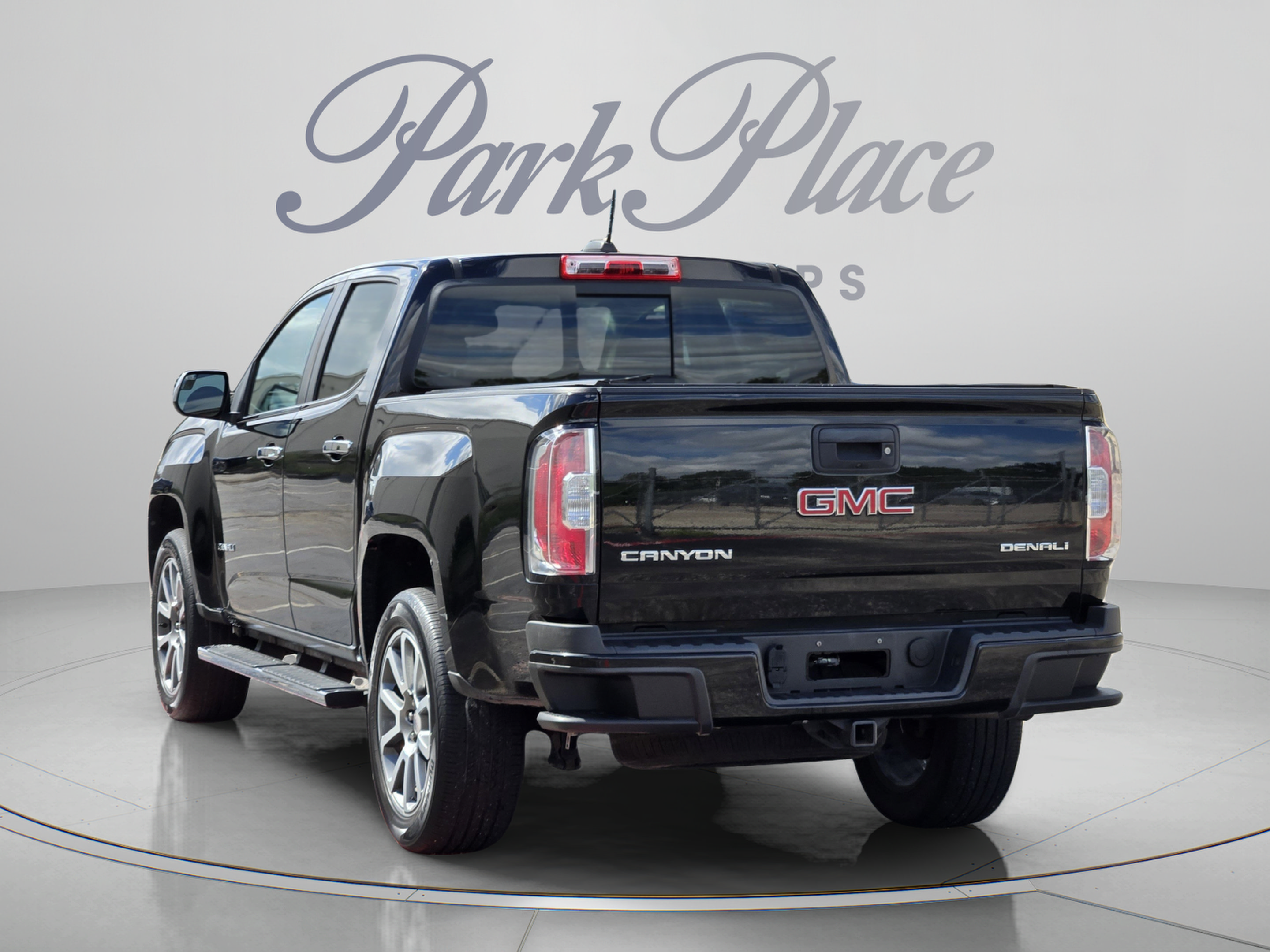 Used 2018 GMC Canyon Denali AWD/4WD image 3