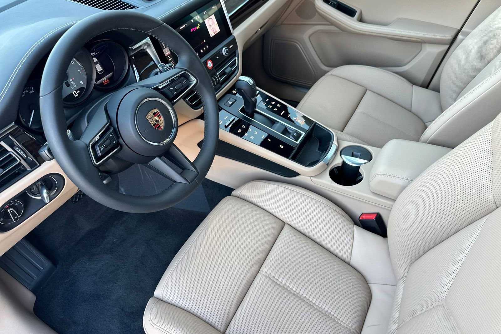 New 2026 Porsche Macan S AWD/4WD image 4