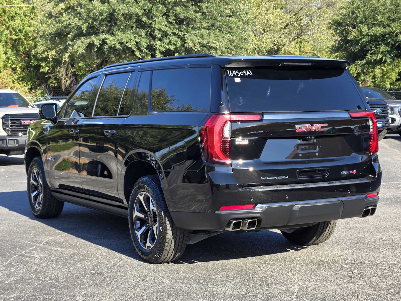 Certified 2025 GMC Yukon XL AT4 w/ AT4 Premium Package AWD/4WD image 5
