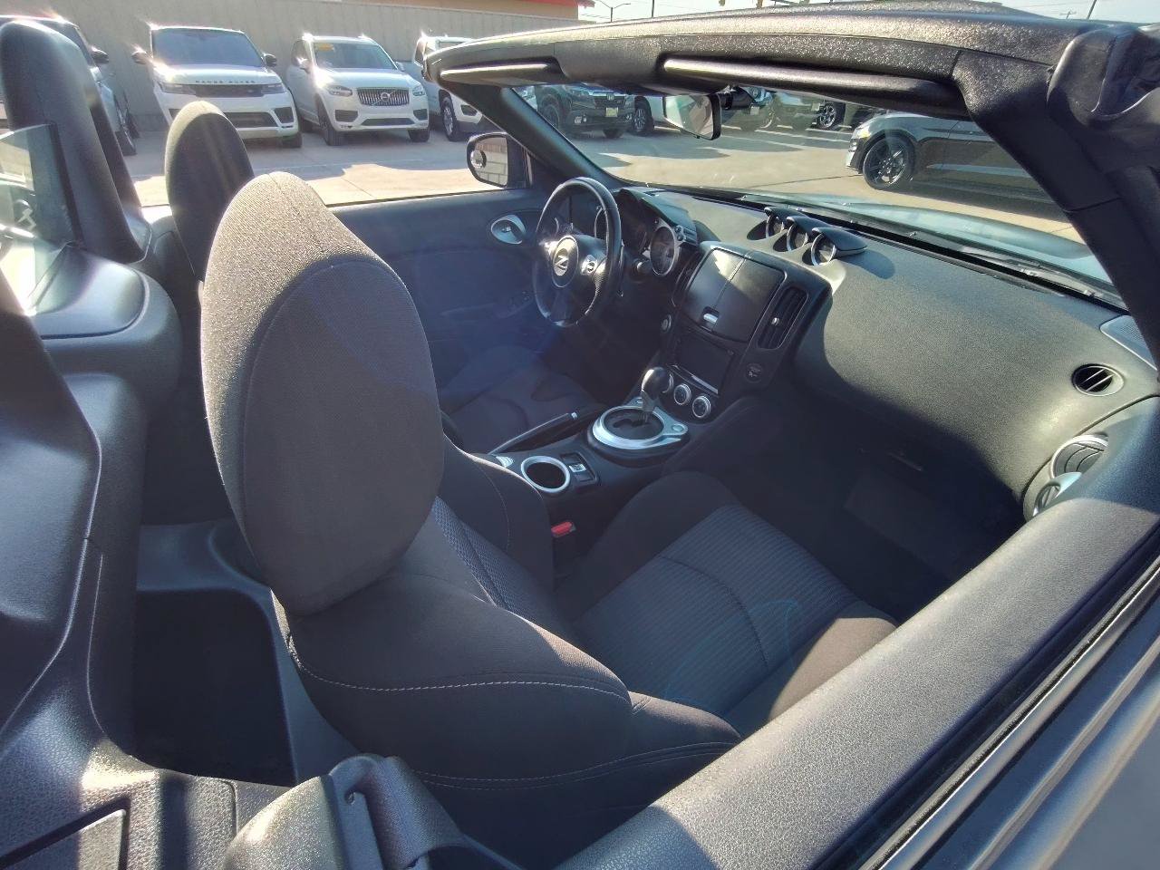 Used 2015 Nissan 370Z Roadster RWD image 14