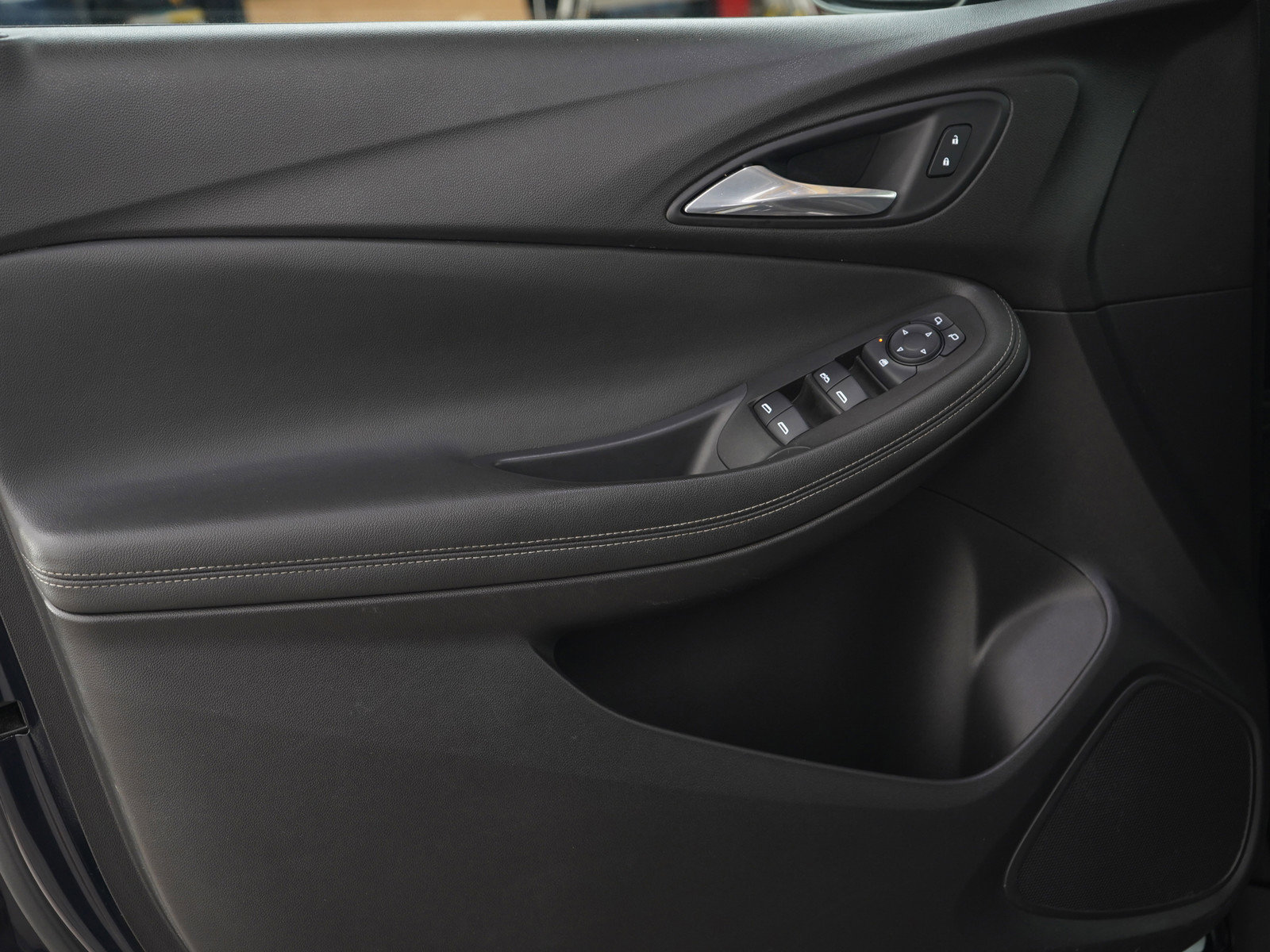 Used 2020 Buick Encore GX Preferred w/ Cold Weather Comfort Package image 19