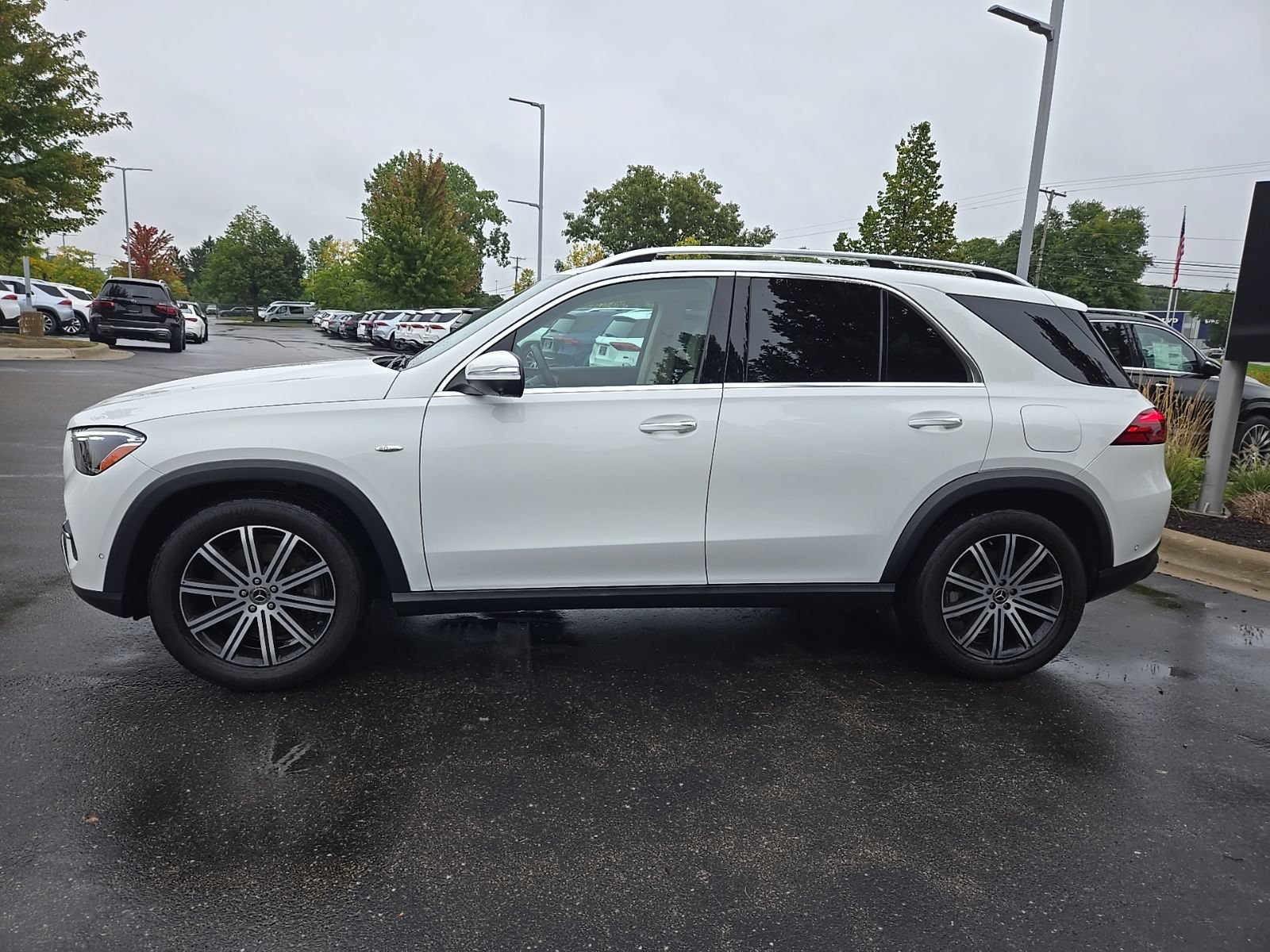 Used 2025 Mercedes-Benz GLE 450e 4MATIC image 2