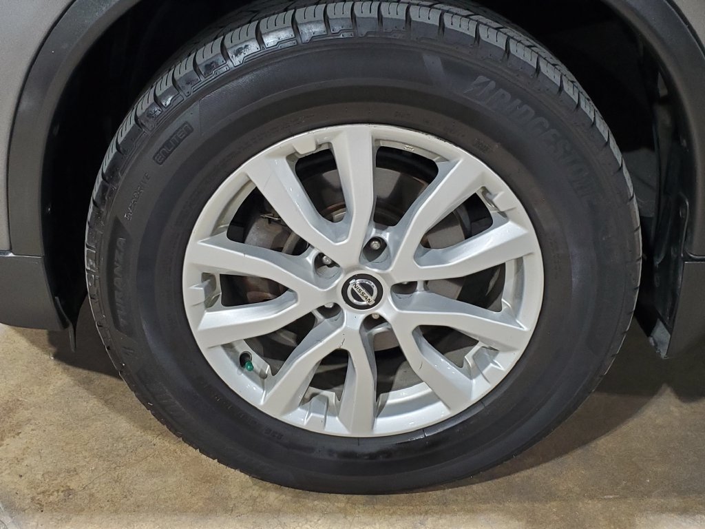 Used 2018 Nissan Rogue SV AWD/4WD image 35