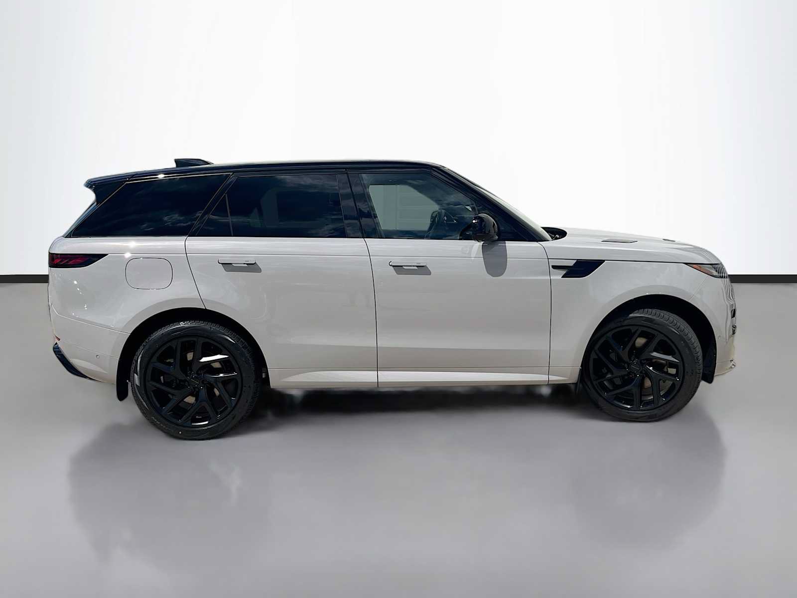 New 2026 Land Rover Range Rover Sport Dynamic SE AWD/4WD image 7