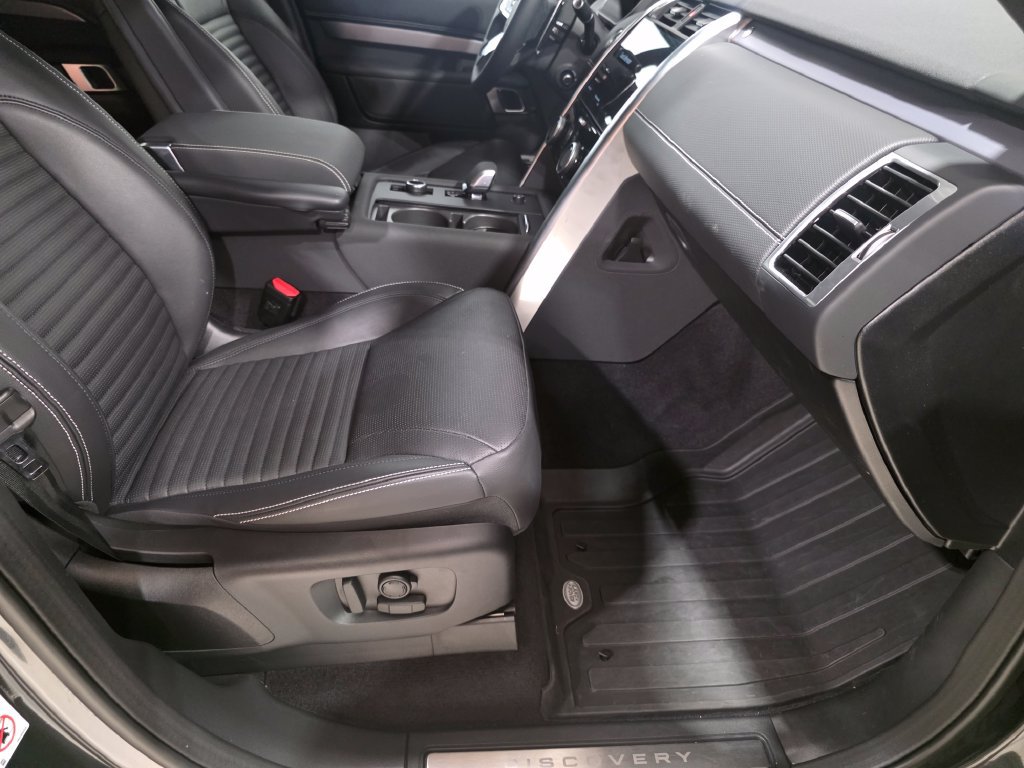 Certified 2025 Land Rover Discovery Dynamic SE AWD/4WD image 16