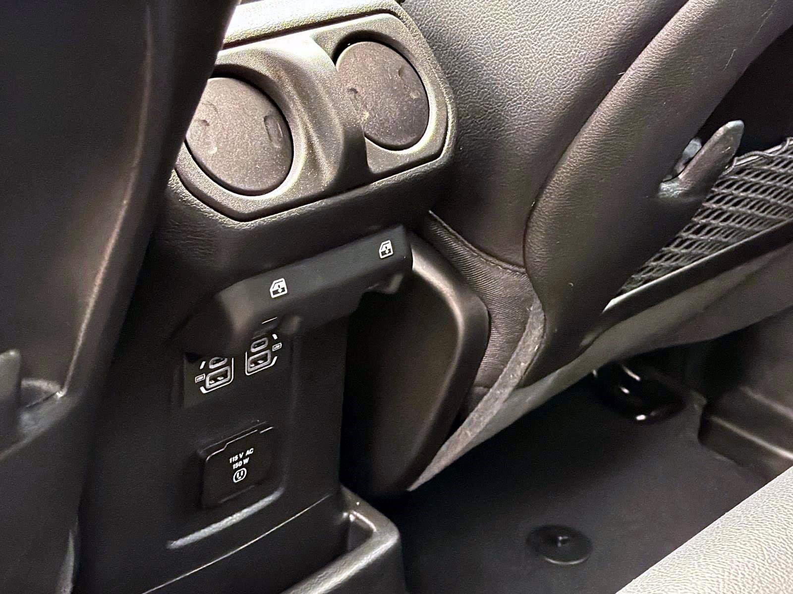 Used 2024 Jeep Wrangler Unlimited Sahara w/ Technology Group AWD/4WD image 14