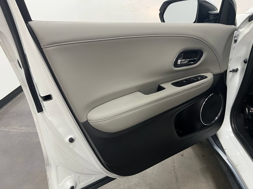 Used 2018 Honda HR-V EX-L image 11