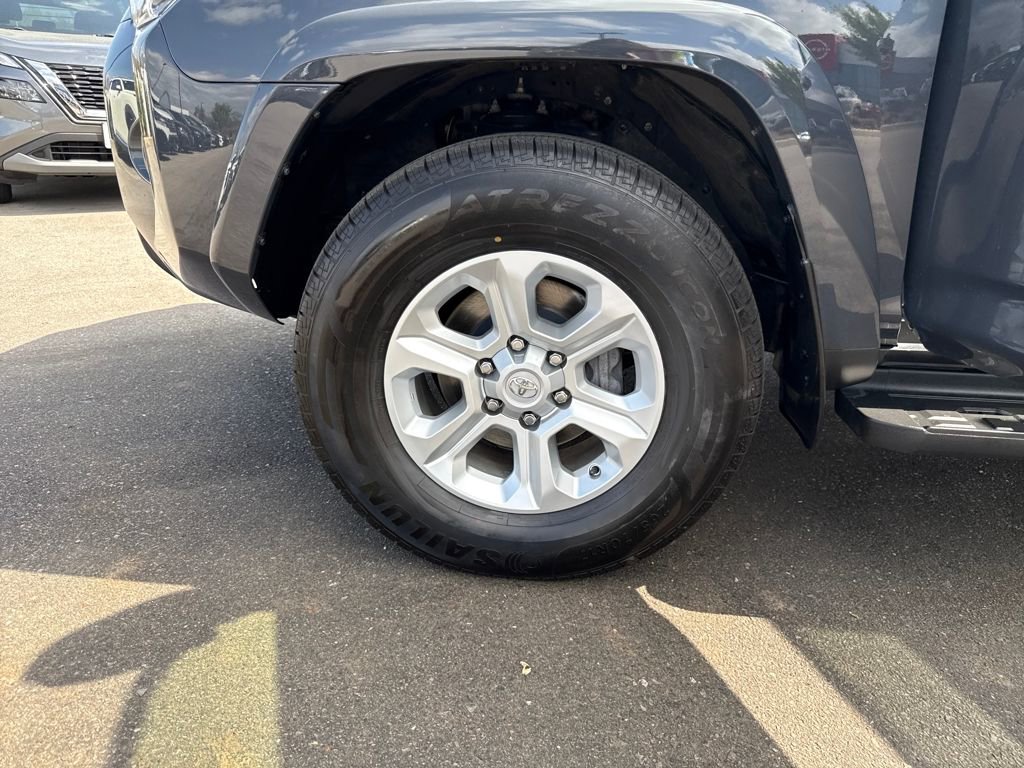Used 2024 Toyota 4Runner SR5 AWD/4WD image 28