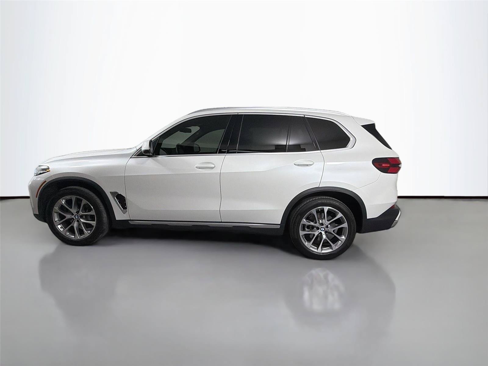 Used 2024 BMW X5 xDrive40i w/ Climate Comfort Package AWD/4WD image 8