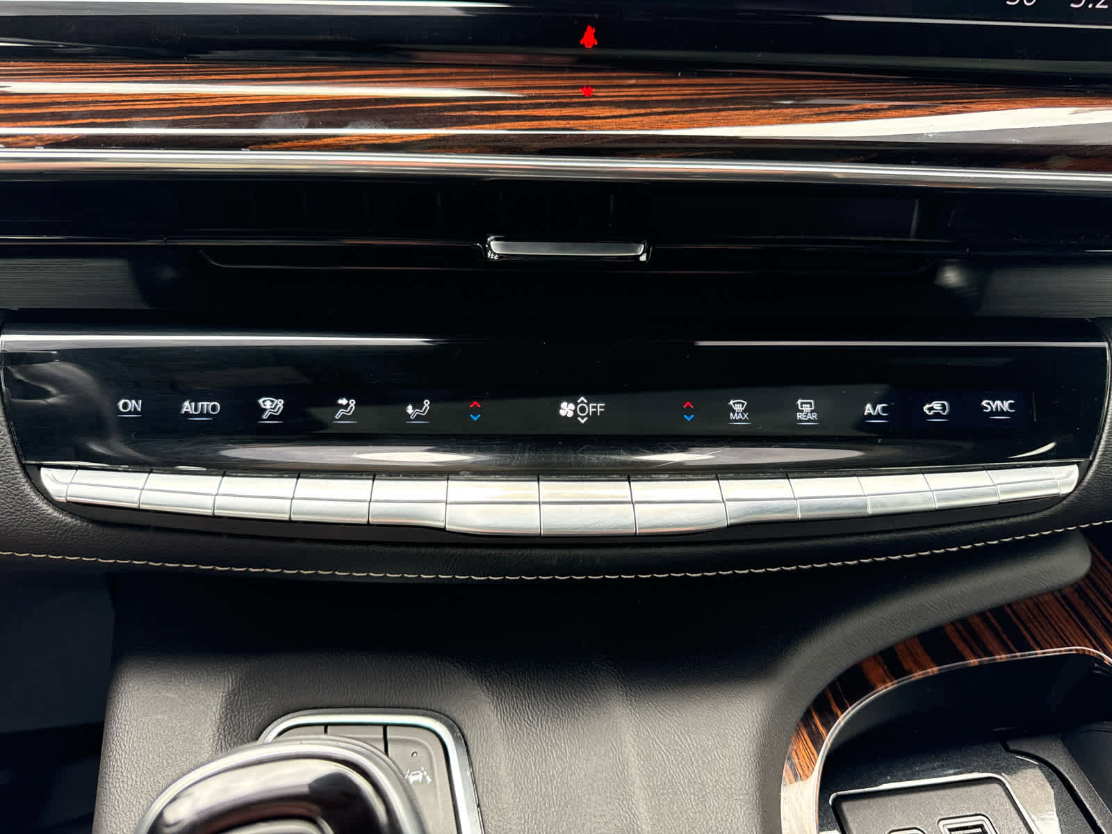 Certified 2021 Cadillac Escalade Premium Luxury w/ Driver Assist Tech Package AWD/4WD image 19