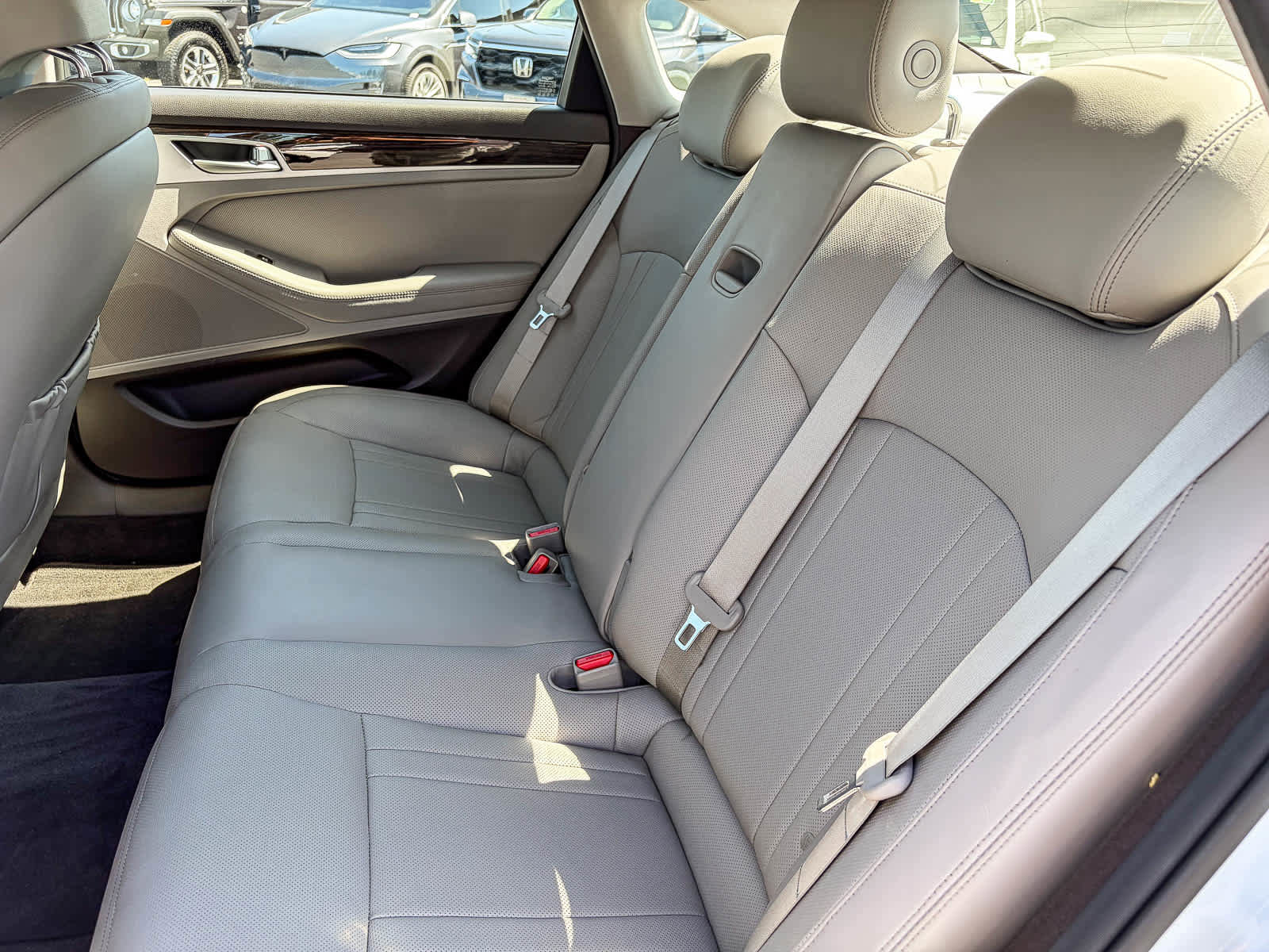Used 2018 Genesis G80 3.8 RWD image 17