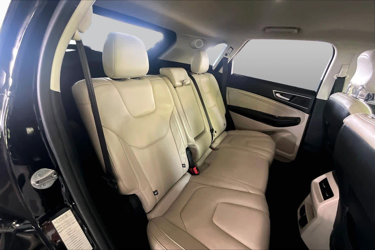 Used 2016 Ford Edge Titanium w/ Technology Package AWD/4WD image 18