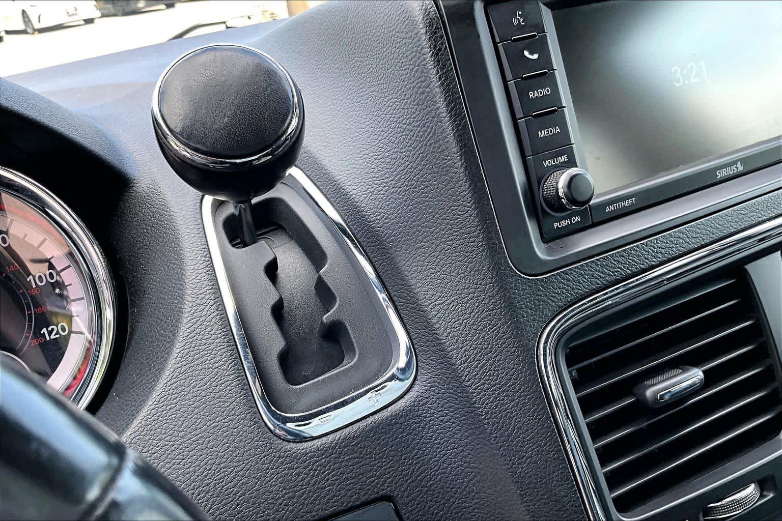 Used 2019 Dodge Grand Caravan SXT FWD image 16